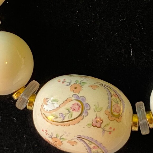 Vintage Japan Beaded Necklace With Paisley & Floral Motif - Picture 3 of 8